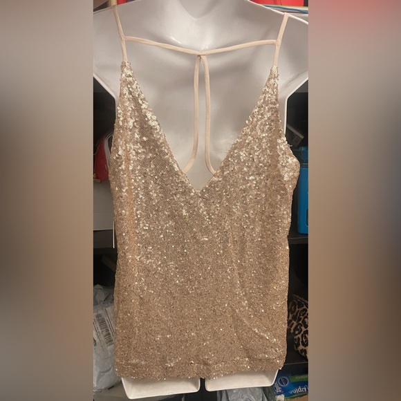 🚨New LOST + WANDER Gold sparkling, chic Sequin Top - Picture 4 of 4